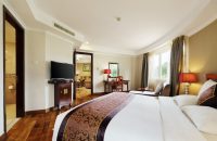 EXECUTIVE SUITE (4)